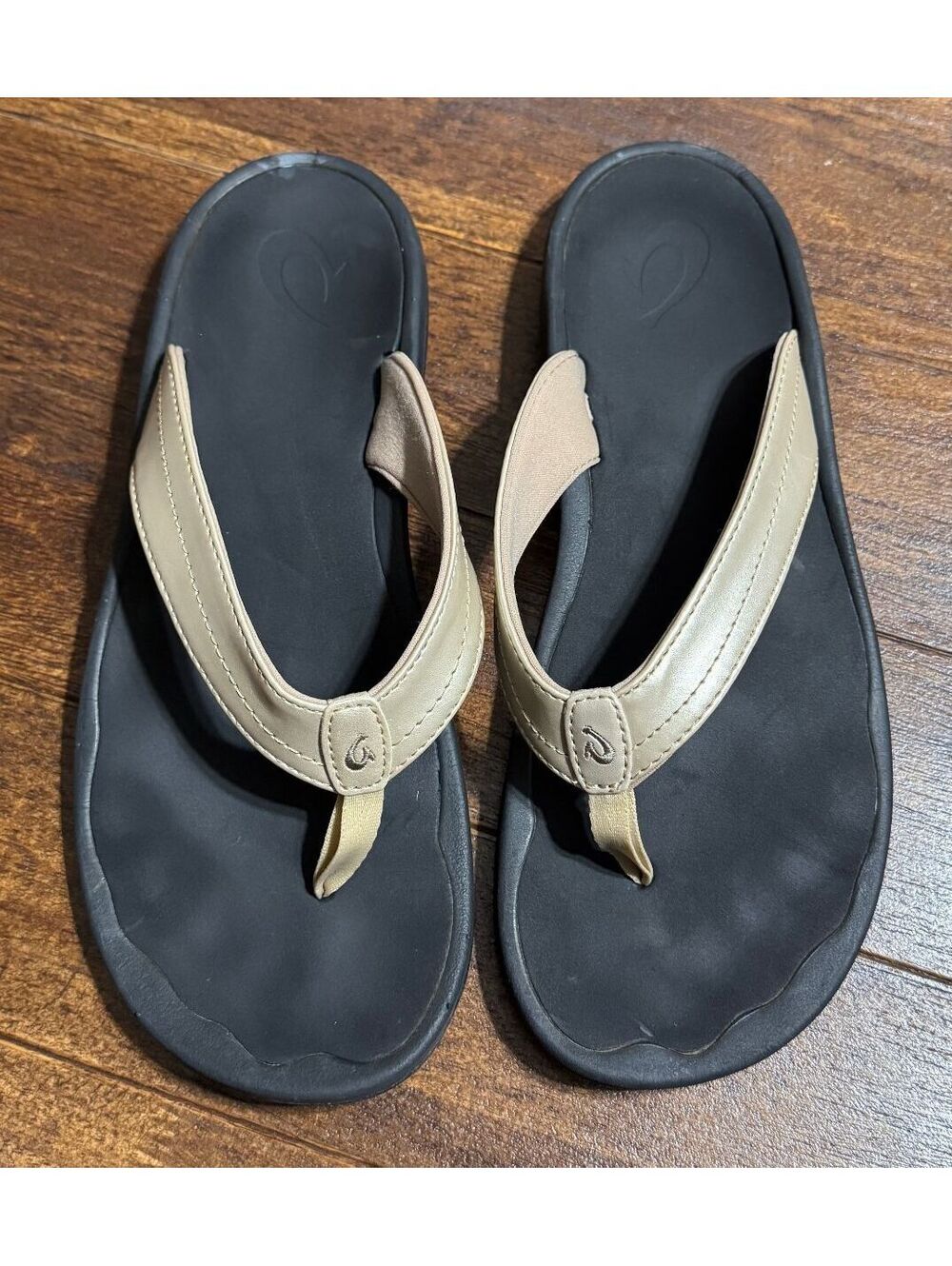 OluKai Womens Ohana Flip Flop Sandal 10 Gold Pewter Black Comfort Thong Beach